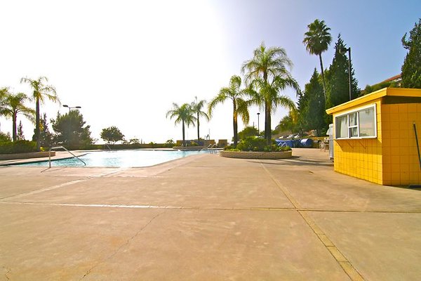 LaCanada.CC.Pool.H.Wood.Locs01