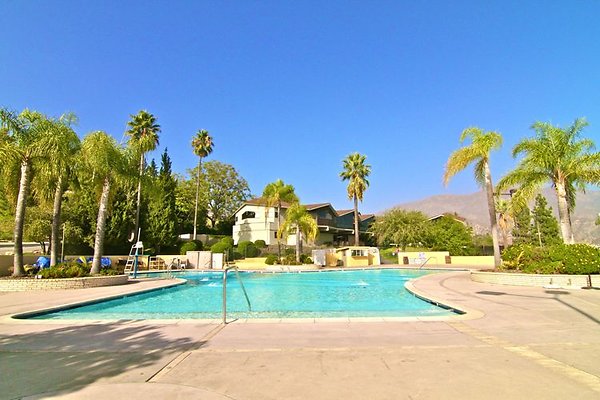 LaCanada.CC.Pool.H.Wood.Locs05