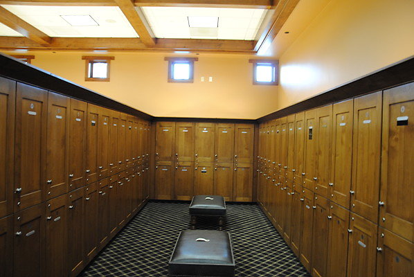 Valencia TCP GC.Mens Locker Room