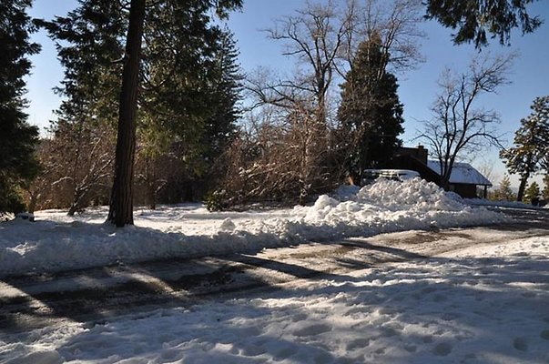 1k.Pines.Rd.To.P-Lot.09