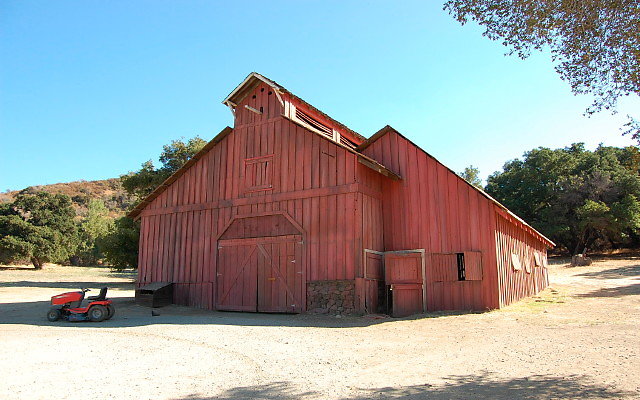 Golden Oaks Ranch.Red Barn