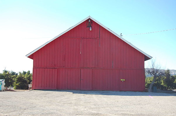 Limoneira.Red barn