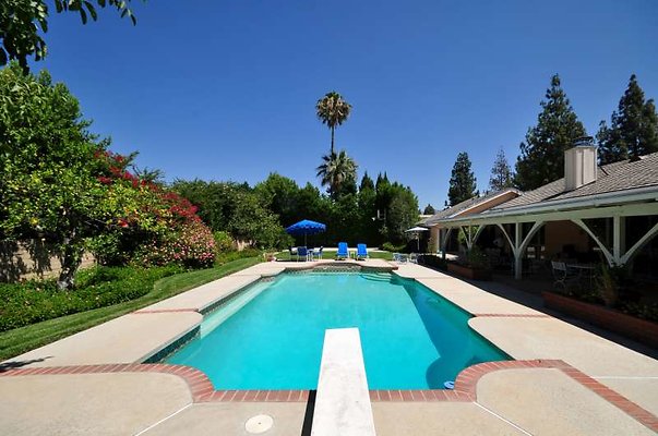 8833 pool
