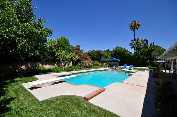 8833 pool7