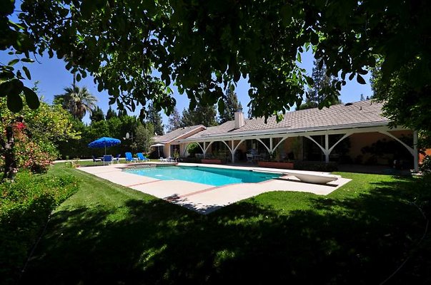 8833 pool2
