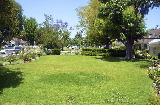 Van Nuys Homes 95 1