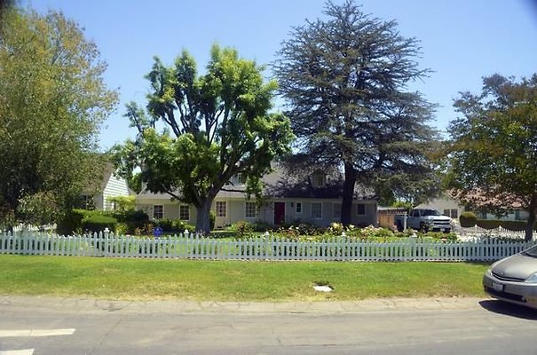 Van Nuys Homes 88 1