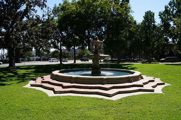 Fountain.SM.At.Doheny.BH28