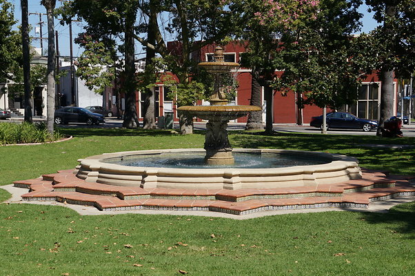 Fountain.SM.At.Doheny.BH21