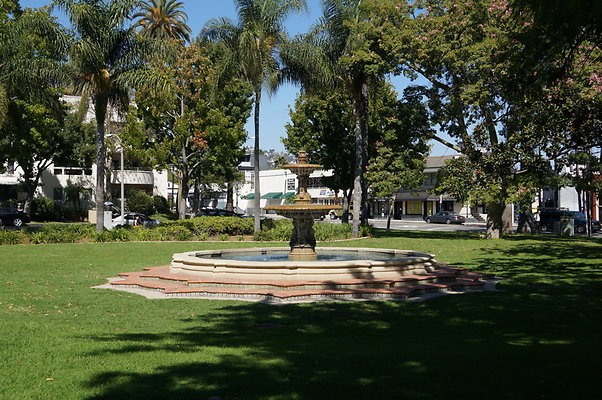 Fountain.SM.At.Doheny.BH27