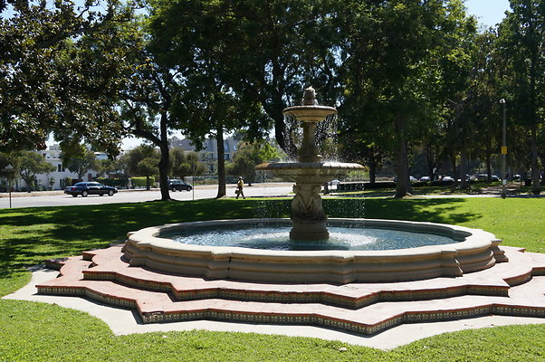 Fountain.SM.At.Doheny.BH14