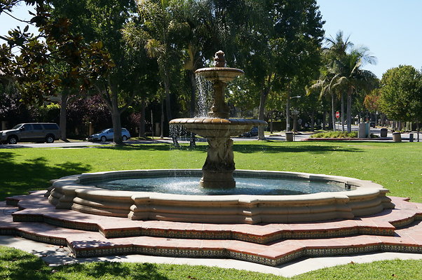 Fountain.SM.At.Doheny.BH11