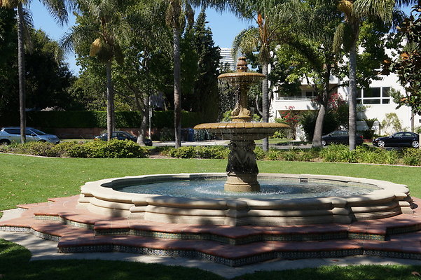 Fountain.SM.At.Doheny.BH08