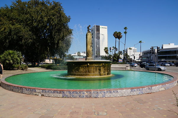 Fountain.SM.At.Wilshire.BH23