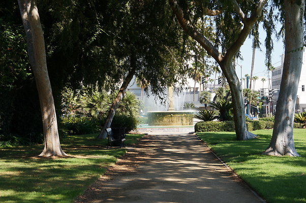 Fountain.SM.At.Wilshire.BH01