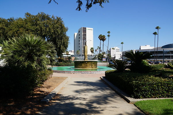 Fountain.SM.At.Wilshire.BH05