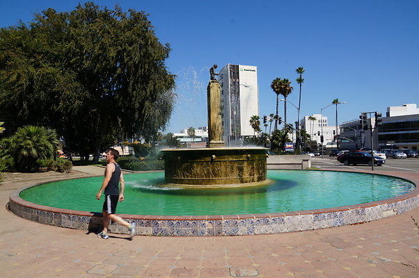 Fountain.SM.At.Wilshire.BH22