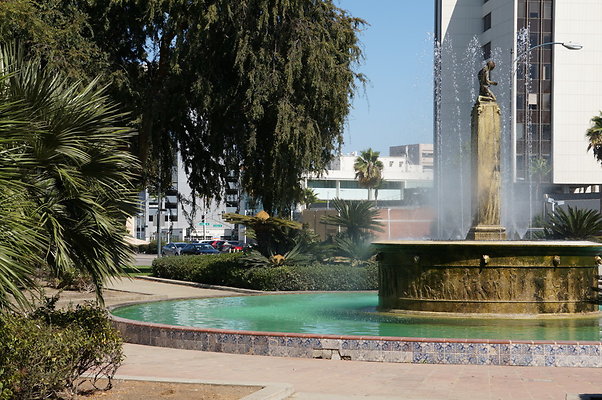Fountain.SM.At.Wilshire.BH28