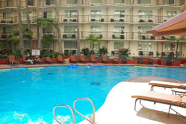 Pool.Marriott Hotel.LAX