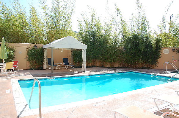 Pool..Courtyard By Marriott Hotel.Culver City