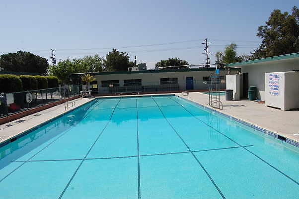 Pine Crest Elementary School.Northridge.pool