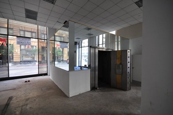 12 Floor:Office Space:Bank Safe