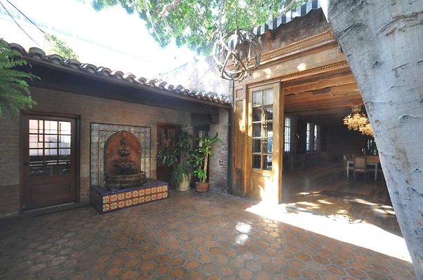 3847 courtyard5 3847 courtyard5