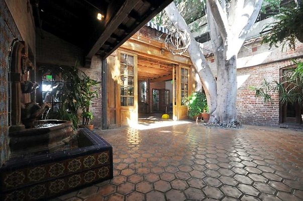 3847 courtyard3 3847 courtyard3