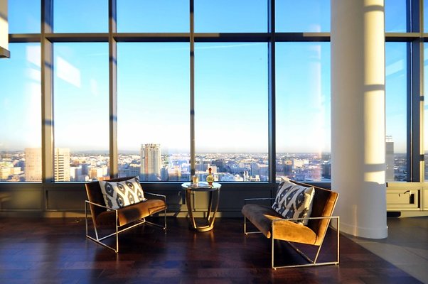 7-Modern-Loft-Penthouse-Livingroom-1024x680