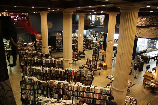 1-A-The Last Bookstore dtla-71