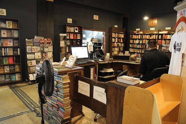 A-The Last Bookstore dtla-76