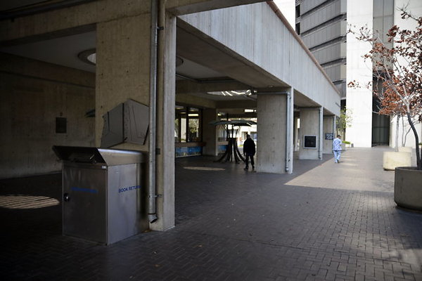 MAIN.LIBRARY.70