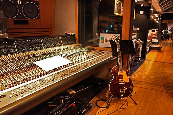 studiob control-900x597