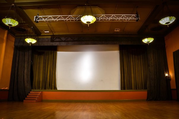 village-studio-web-promo-auditorium-1-900x590