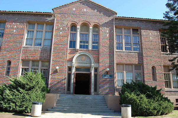 Burroughs Middle School.Front of school