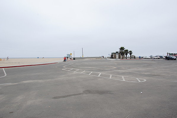 Beach Parking Lot.Venice Blvd