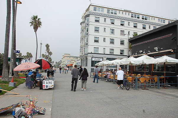 Venice Boardwalk.South of Rose to Park