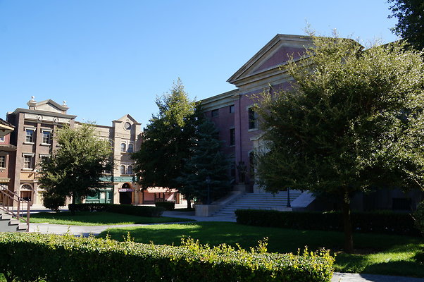 Universal Studios.Court.House.Square24