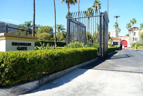 22.Paramount.Bronson.Gate 2