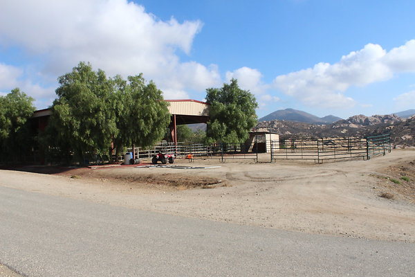 Caravan West.Small Ranch