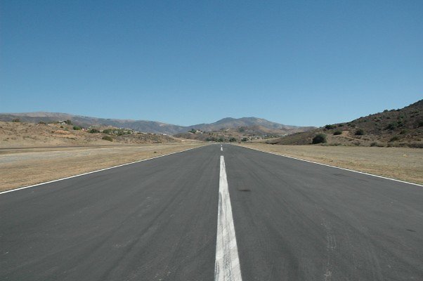 Agua Dulce Airport.runway