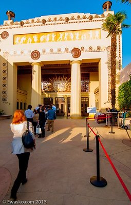Alex.Theater.Forecourt.06