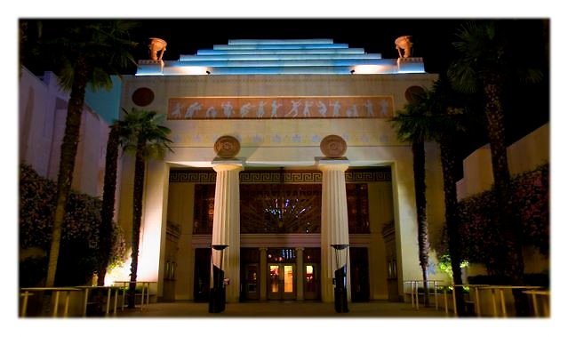 Alex.Theater.Forecourt.04