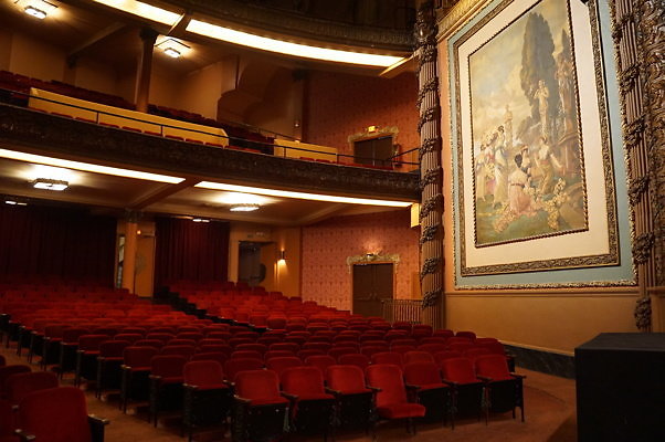 Palace.Auditorium.09