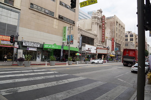 Palace.Theater.Front.09