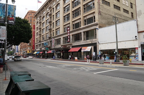 Palace.Theater.Front.07