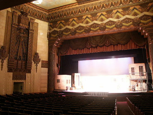 Warner.Grand.Theater.02