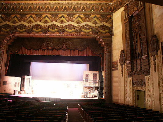 Warner.Grand.Theater.03