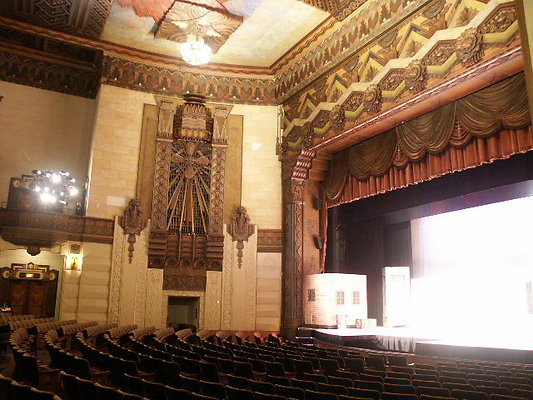 Warner.Grand.Theater.06