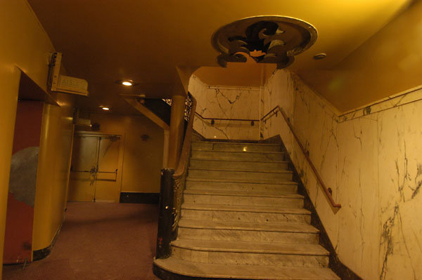 palacetheatre-entrance-008